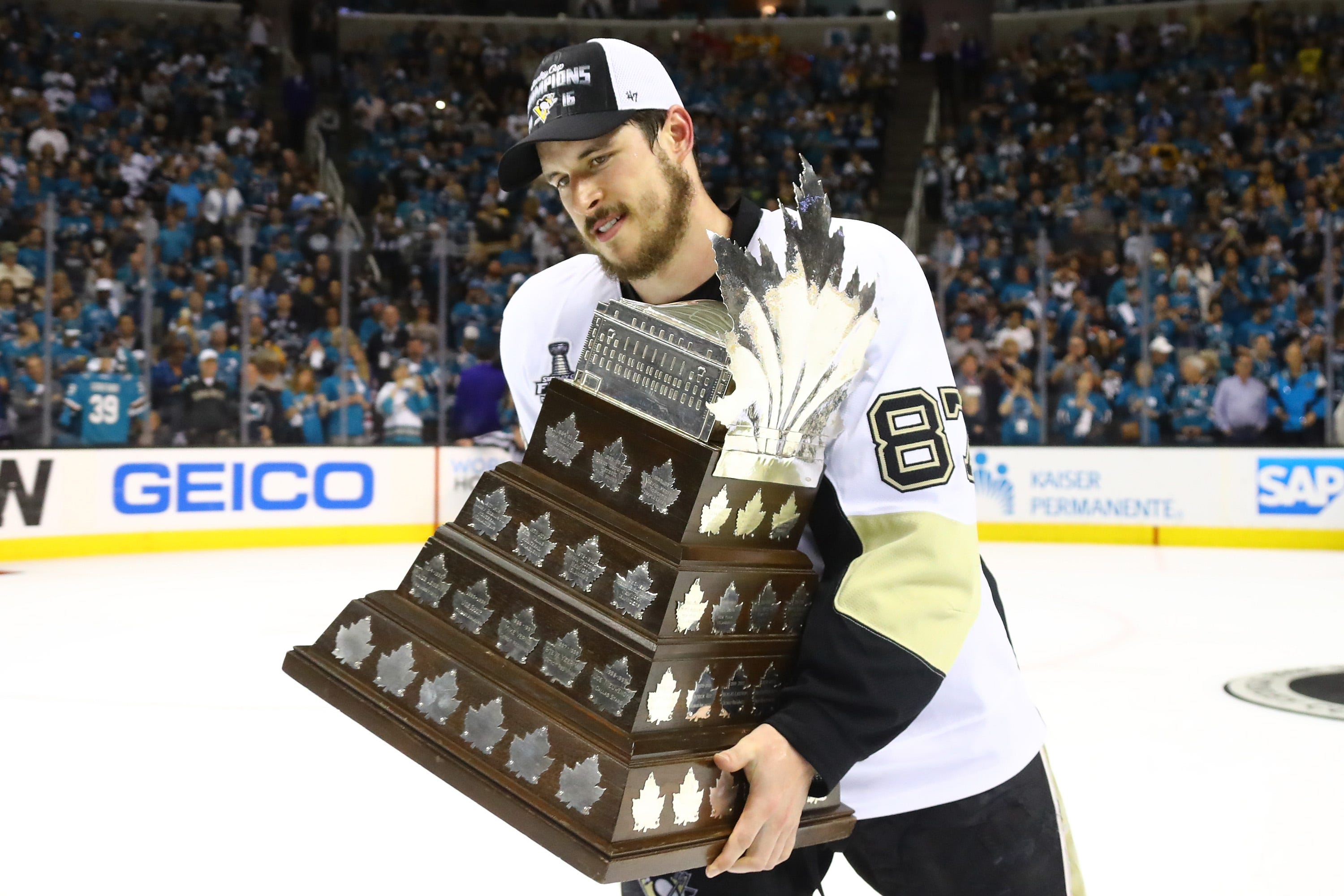 Sidney Crosby wins Conn Smythe trophy 